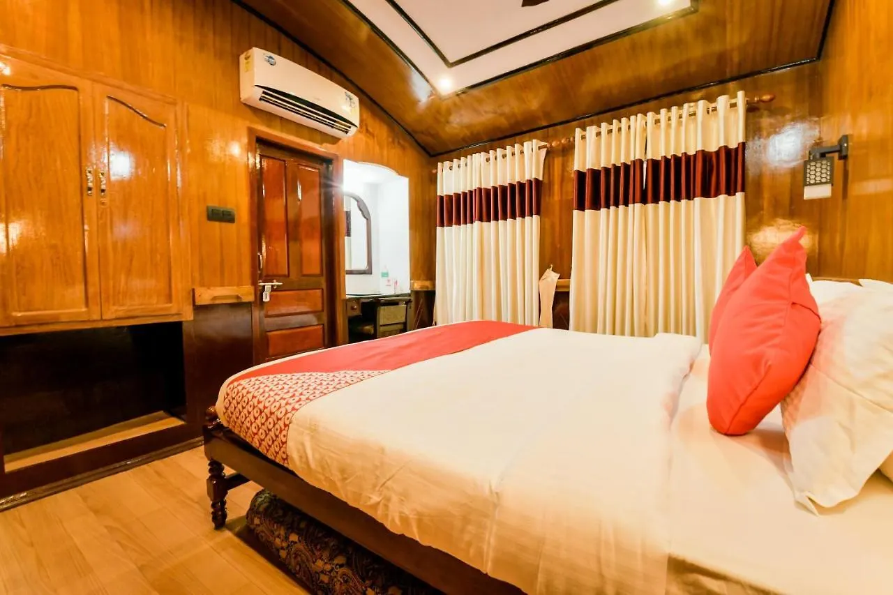 Отель Oyo 13525 Houseboat My Trip Deluxe 3 Bhk Private Alappuzha Индия