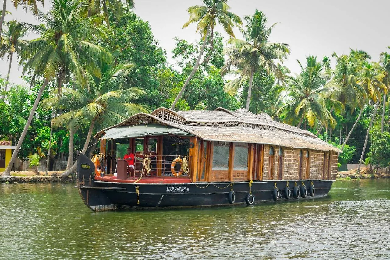 Отель Oyo 13525 Houseboat My Trip Deluxe 3 Bhk Private Alappuzha Ботель