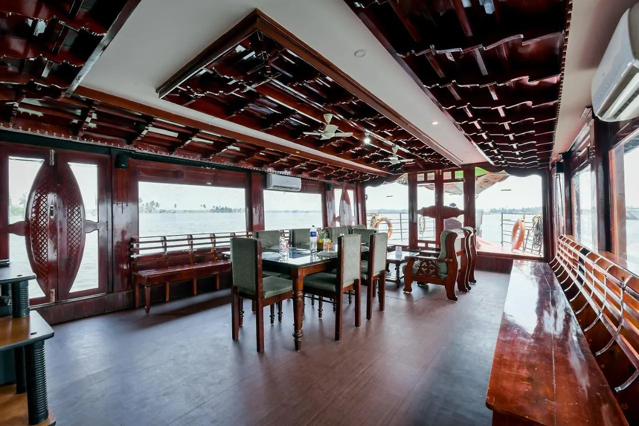 Отель Oyo 13525 Houseboat My Trip Deluxe 3 Bhk Private Alappuzha
