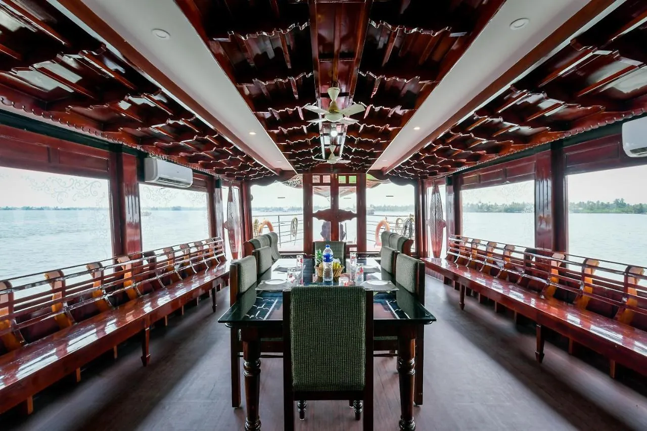Отель Oyo 13525 Houseboat My Trip Deluxe 3 Bhk Private Alappuzha