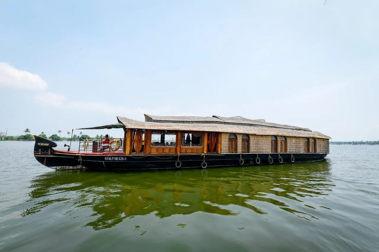 فندق Oyo 13525 Houseboat My Trip Deluxe 3 Bhk Private Alappuzha